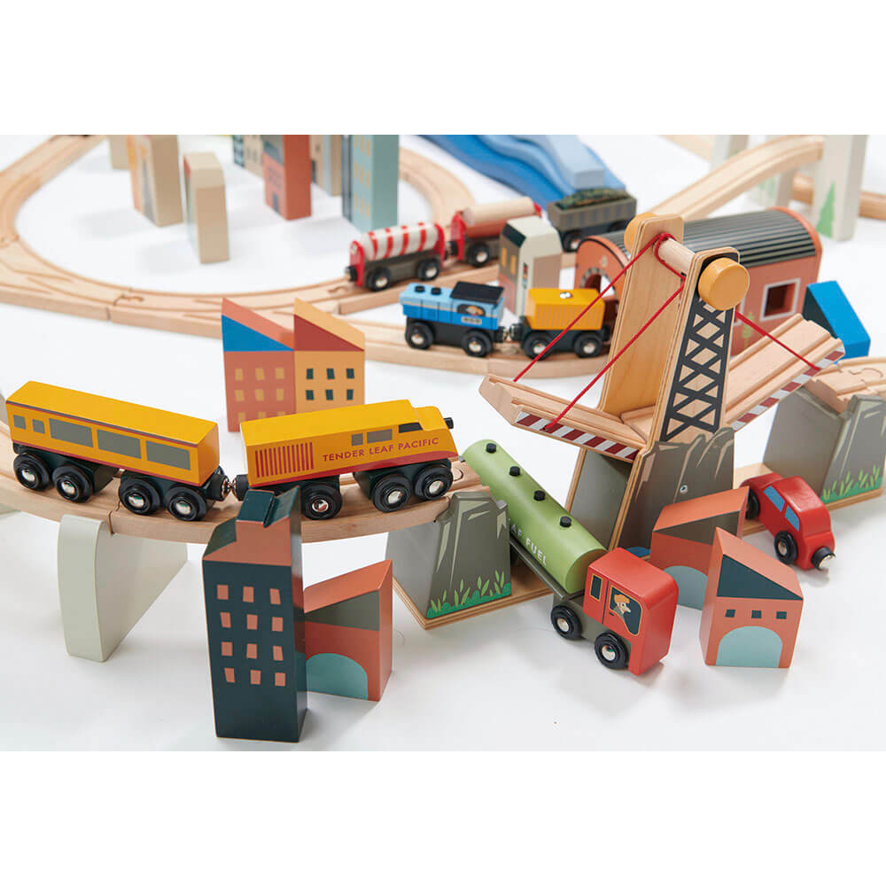 Tender Leaf Mountain View Train Set